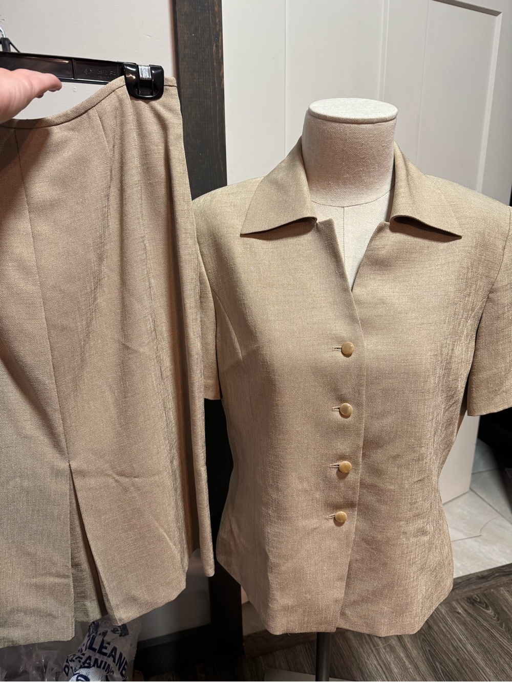 Kasper Neutral Beige Short-Sleeve Jacket & Matching Skirt Set